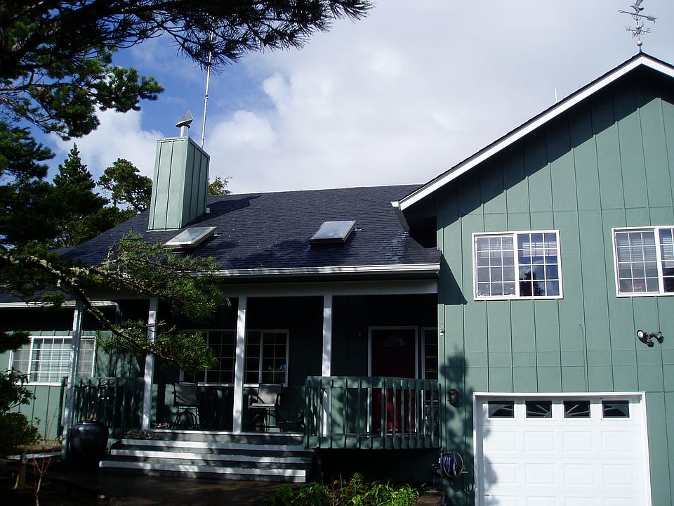 a large & cozy front porch 