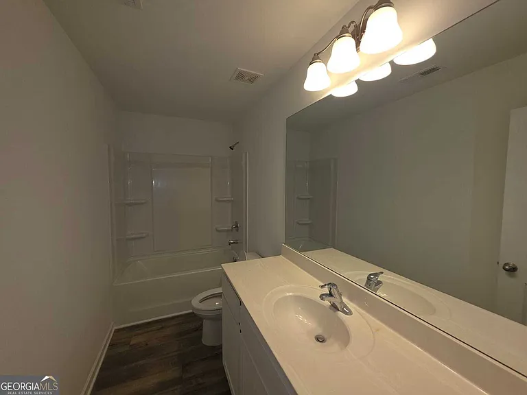 2048 Boxwood Cir — Photo 16