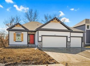 453 Lilly Ln, Liberty, MO 64068