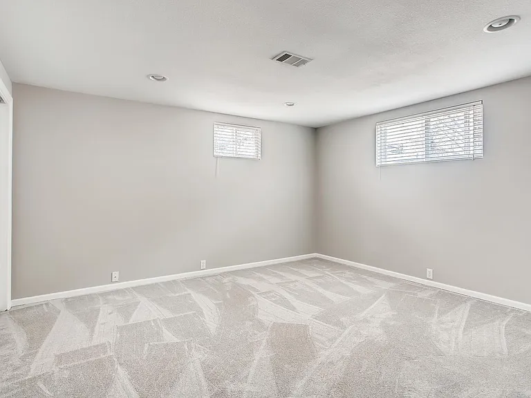 Downstairs bedroom, new carpet