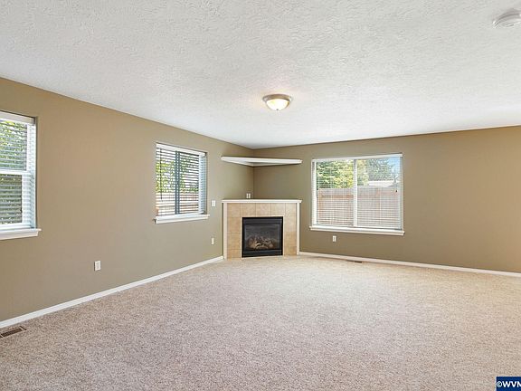 4th image of 690 Ewald Ave SE