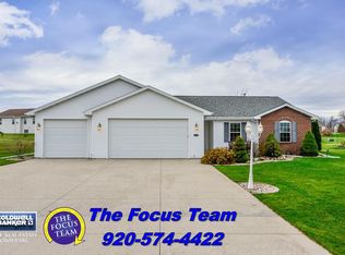 N1895 Savannah Dr, Greenville, WI 54942