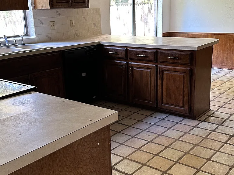 1145 Robin Hood Ln — Photo 14