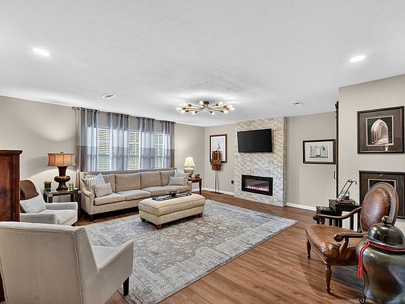 3rd image of 58 Autumn Ridge Dr