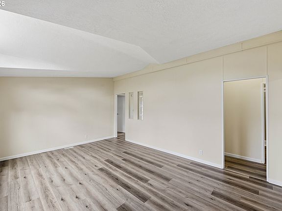 4th image of 1002 Bowron Rd