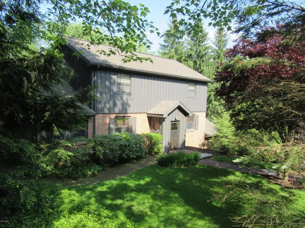 22 Mohawk Dr, Lock Haven, PA 17745