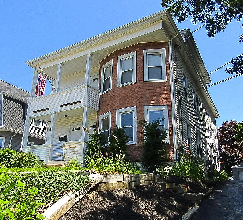 3 bed, 1275 sqft, $1,900 — Photo 1