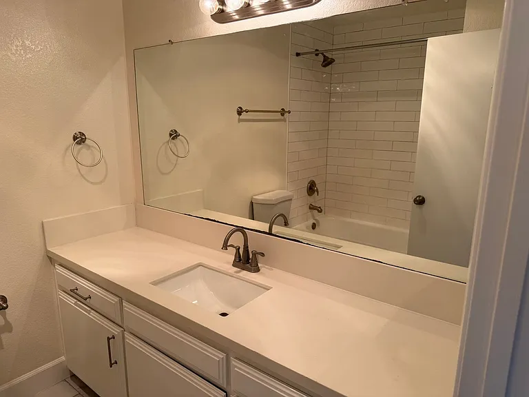 1736 Cable St #3 — Photo 23