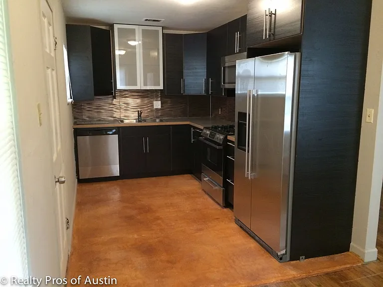705 Upson St — Photo 3