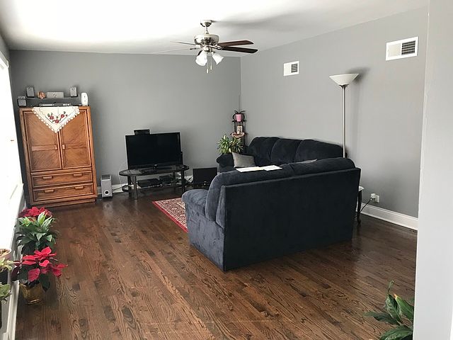 1st image of 10044 W Manor Dr