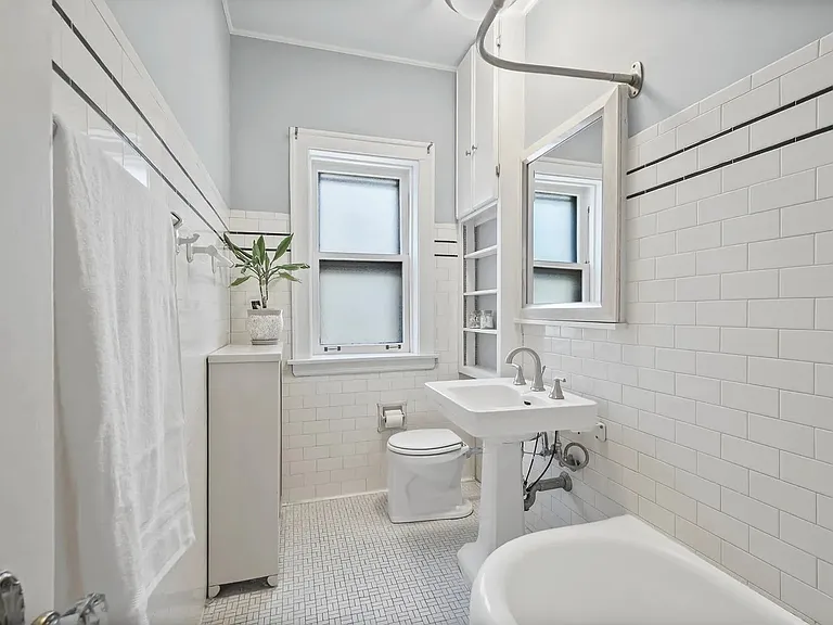 906 Oakton St #2 — Photo 18