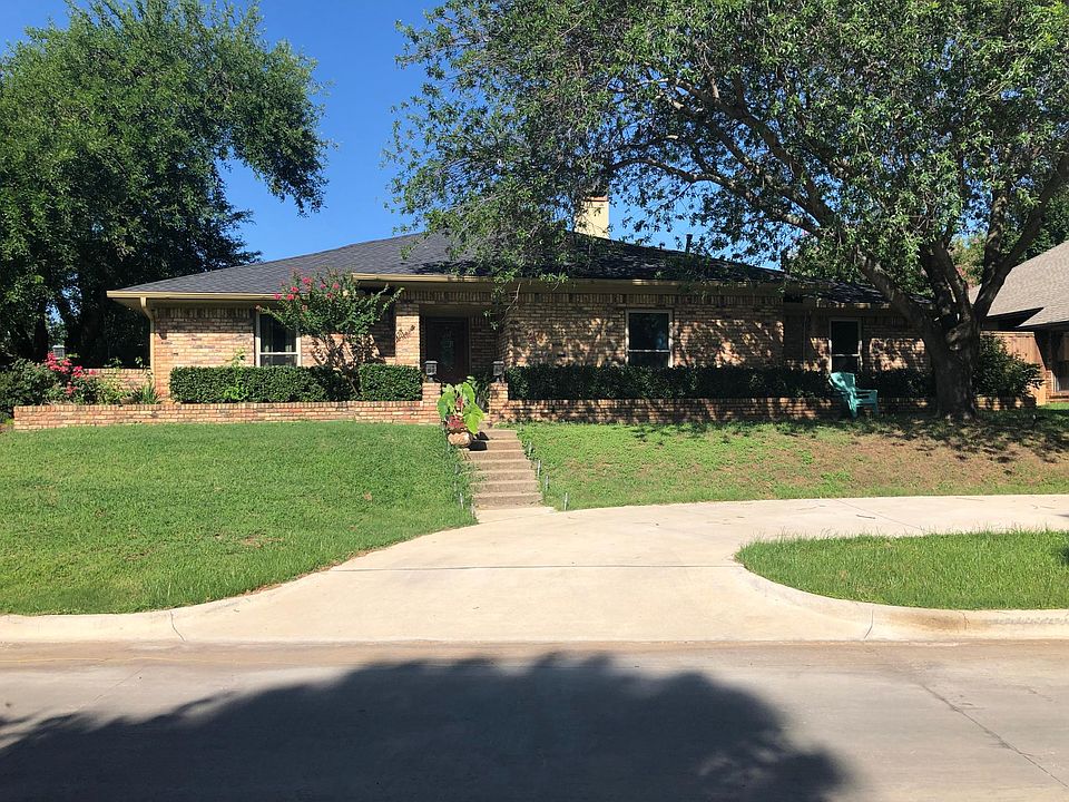 1st image of 2 Oak Cir