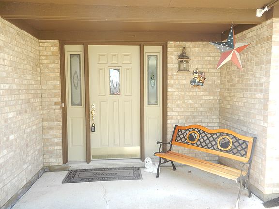 2nd image of 735 Larkspur Dr