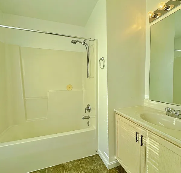655 Fisher Dr — Photo 6