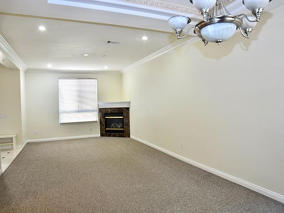 5th image of 46 S Roosevelt Ave Unit 13