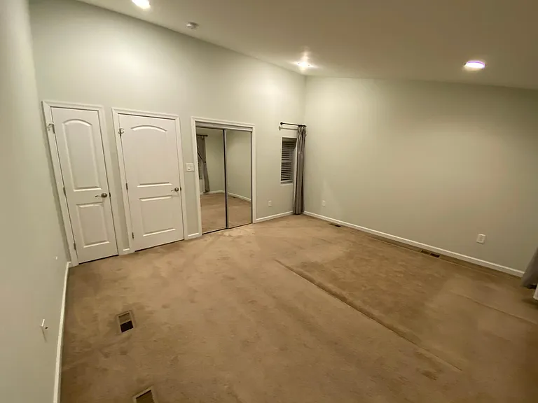 2627 E Huntingdon St — Photo 12