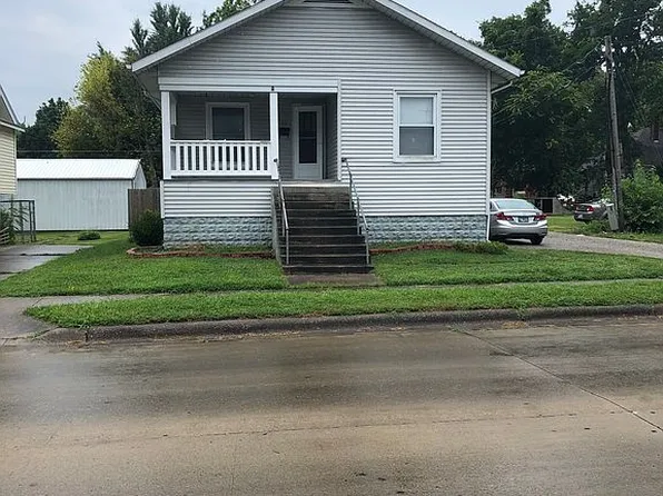 211 W Sloan St, Harrisburg, IL 62946