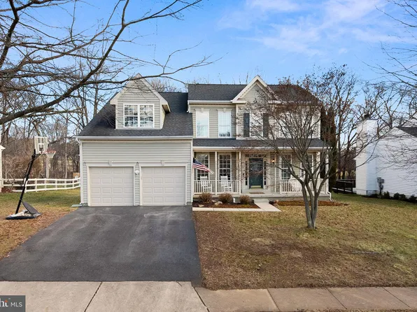 17342 Arrowood Pl, Round Hill, VA 20141