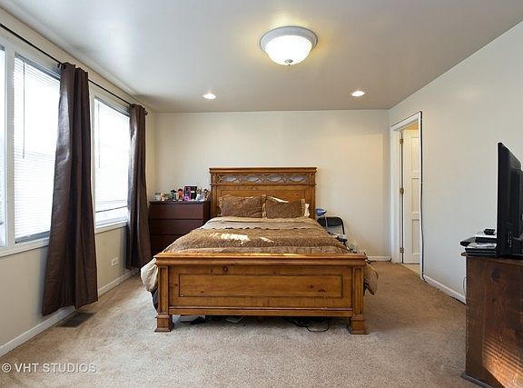 5th image of 142 N Lorel Ave