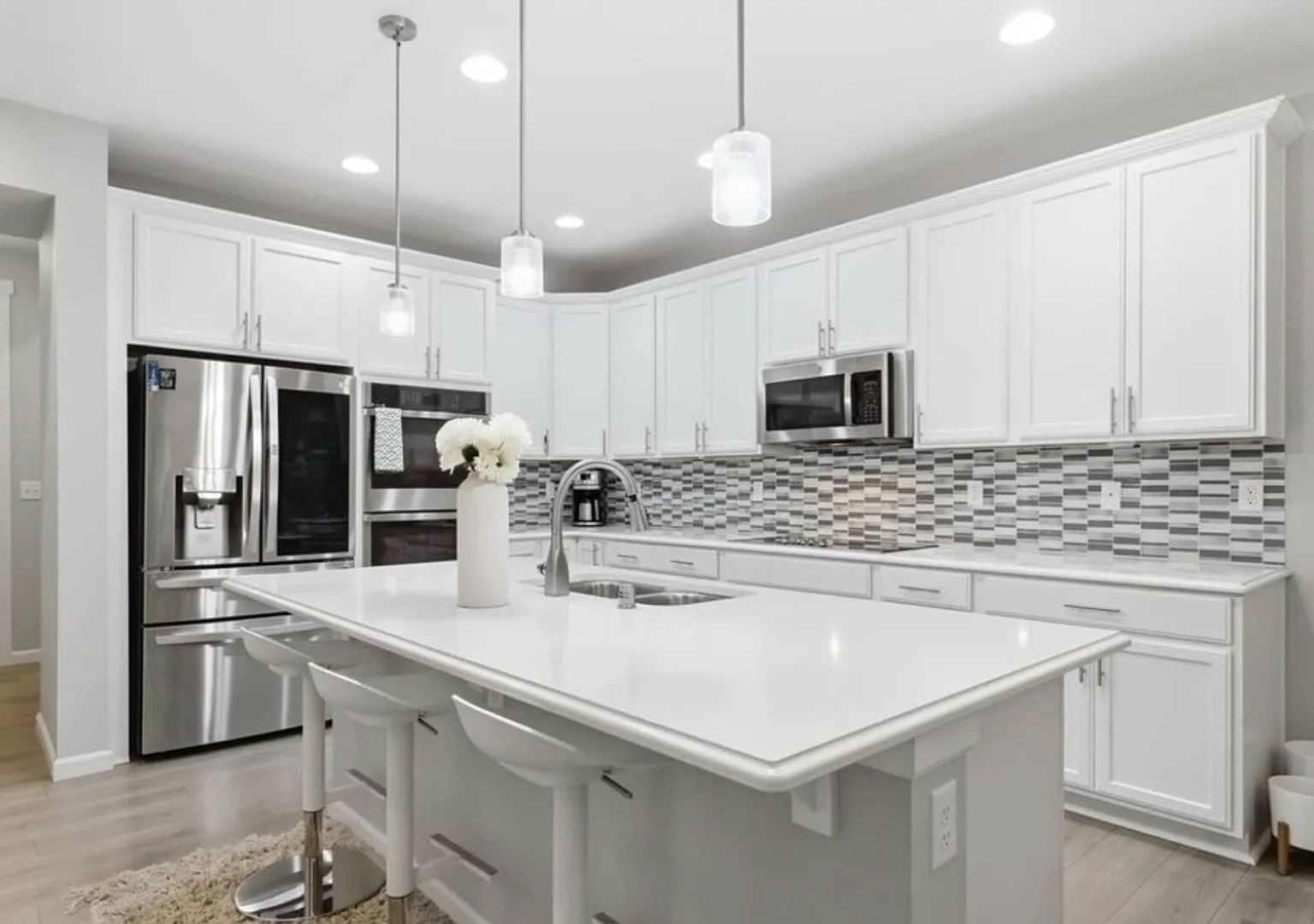 Beautiful Multigenerational Home on a Quiet Cul-de-Sac — Photo 4