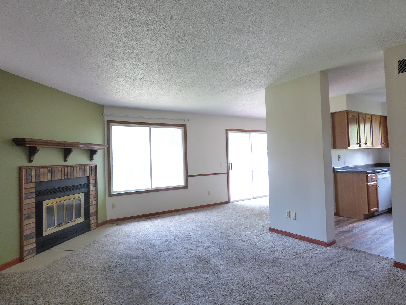 2 bed, 1.5 bath, 1295 sqft, $1,500 — Photo 4