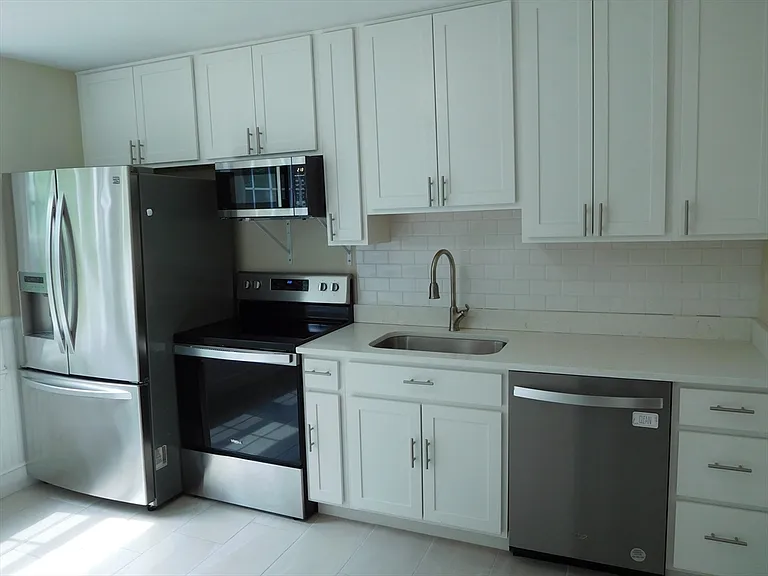 80 Carmel Rd #3 — Photo 3