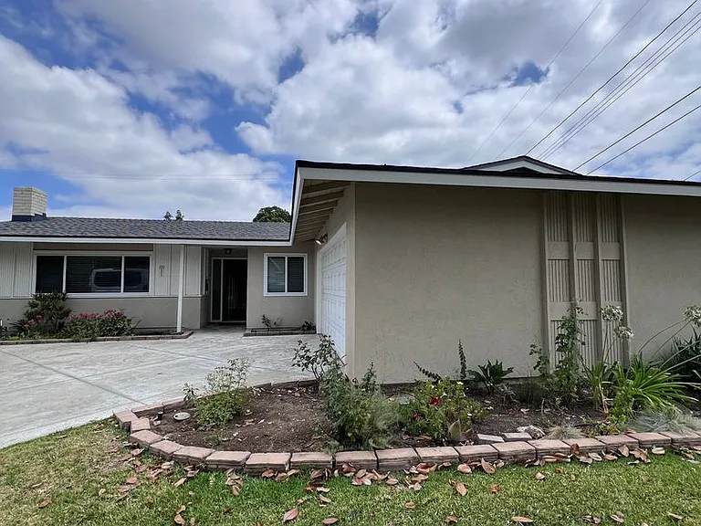 1006 E Brookdale Pl — Photo 1