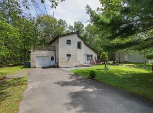 7042 Vista Dr, Tobyhanna, PA 18466