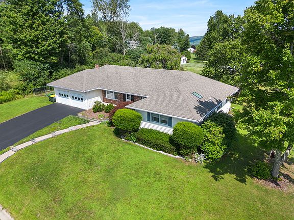 2nd image of 2 Somerset Dr