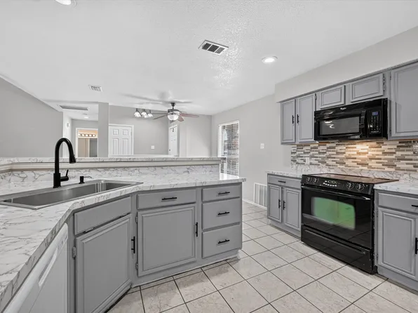 7405 Emerywood Ln, Fort Worth, TX 76137