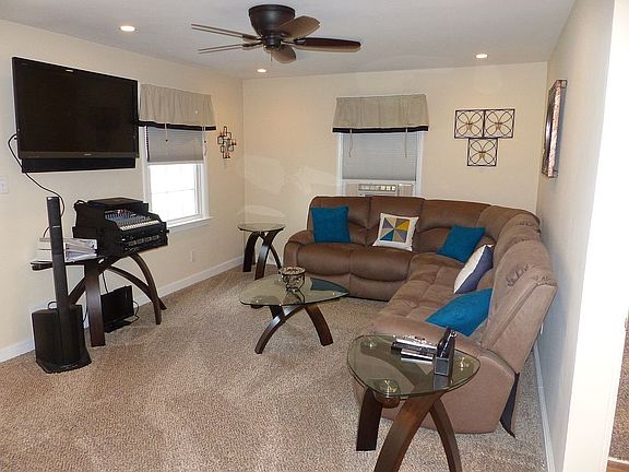 LIVING ROOM 12X17