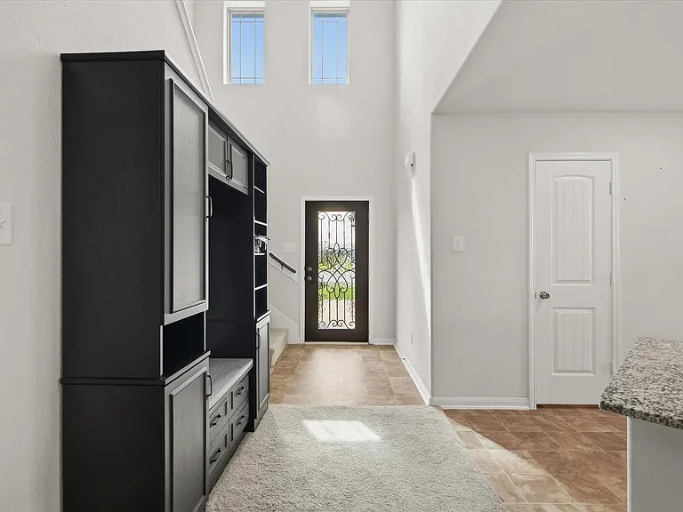 1228 Haverford Ln — Photo 5
