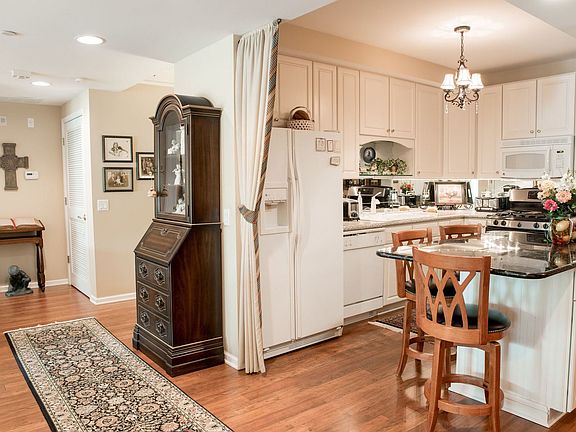 5th image of 111 N Wheaton Ave Unit 209