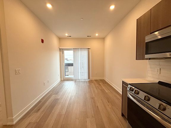 4th image of 128 W Girard Ave #202