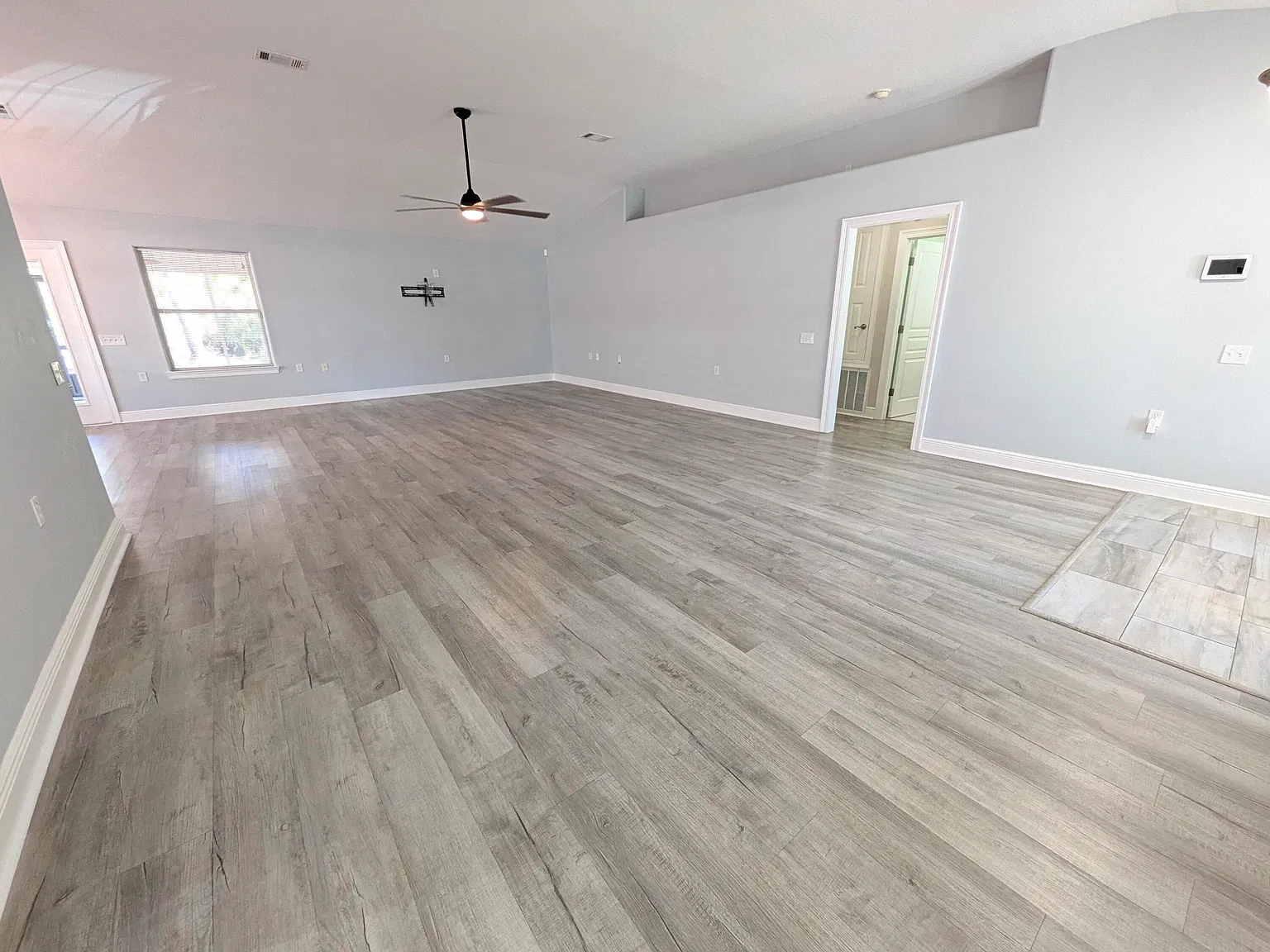 3 bed, 2140 sqft, $2,470 — Photo 2