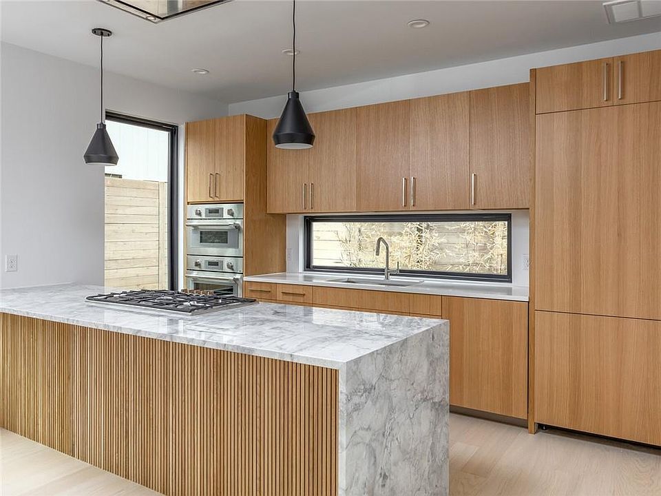 1st image of 810 Theresa Ave
