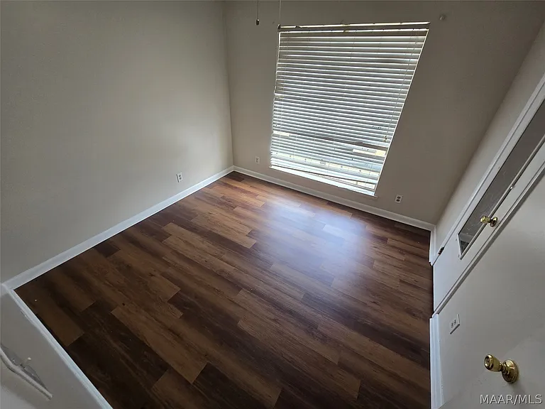 4259 Burtonway Dr — Photo 8