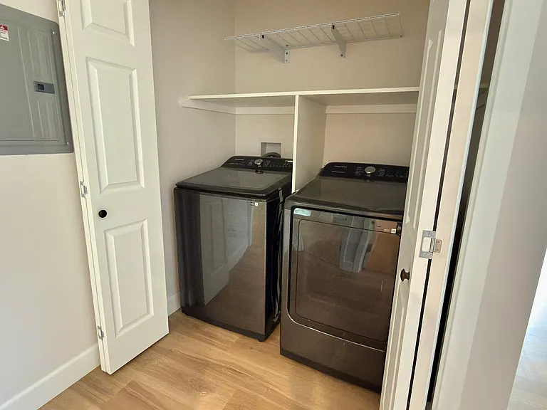 1344 Thompson Ave #A — Photo 15