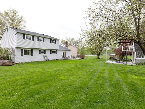 3rd image of 210 Dellfield Ln