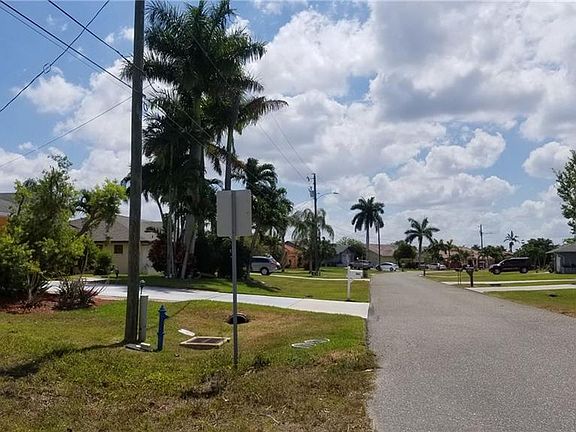 3rd image of 427 SE 28th Ter