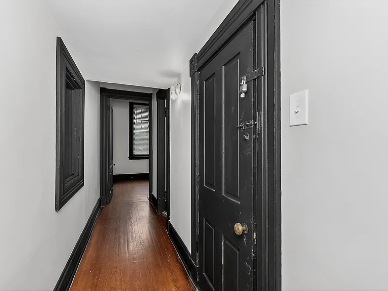 223 E 15th St #1 — Photo 8