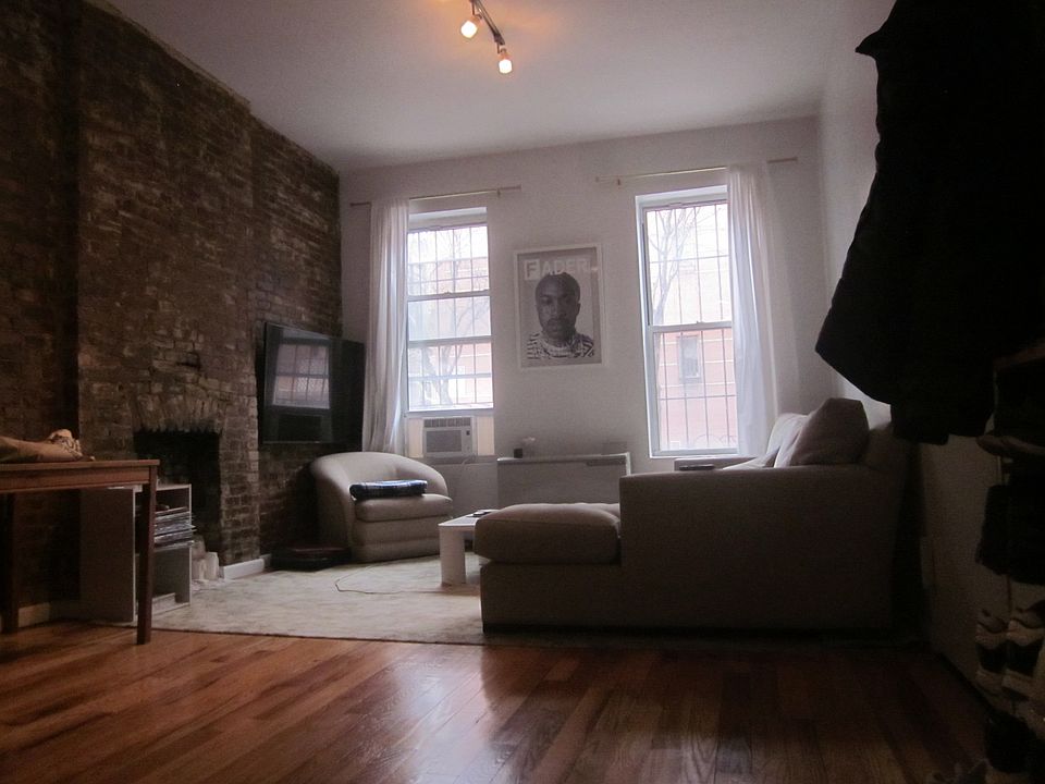 1st image of 425 Wythe Ave APT 1