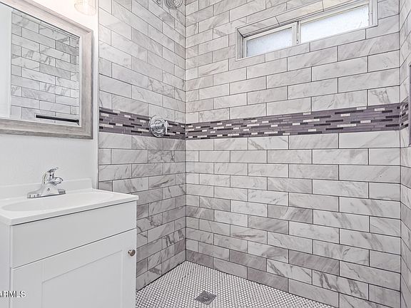 5th image of 2301 W MONTEBELLO Avenue