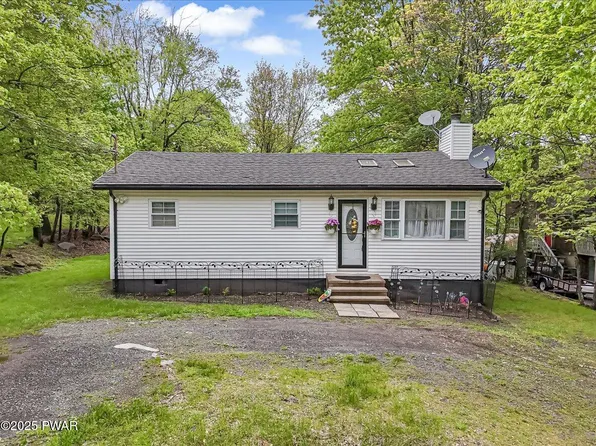 147 Spring Dr, Dingmans Ferry, PA 18328