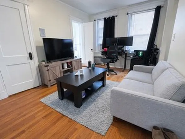 58 Queensberry St, Boston, MA