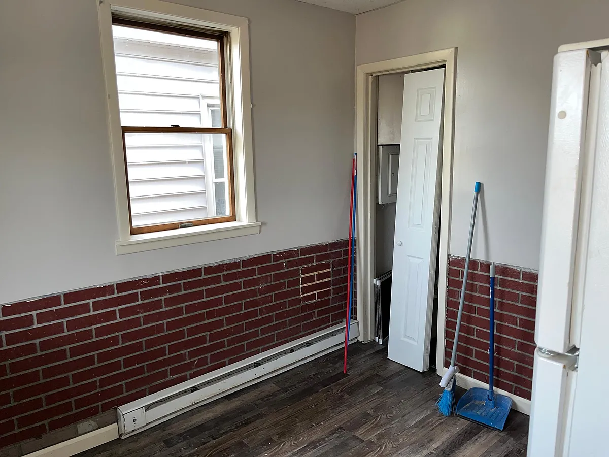 Building Photo - 1206 W Broad St #2