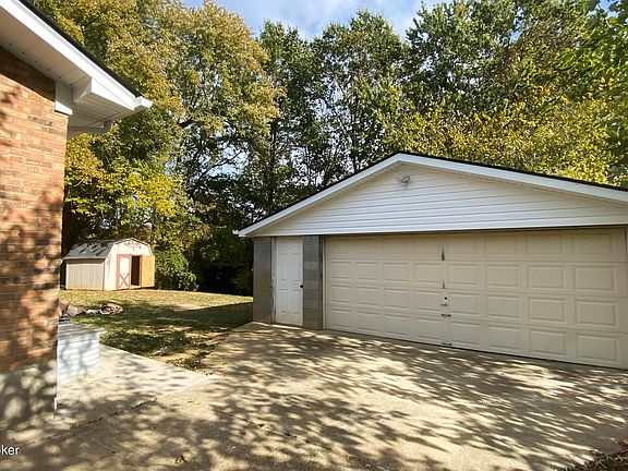 4th image of 5203 Benson Ct