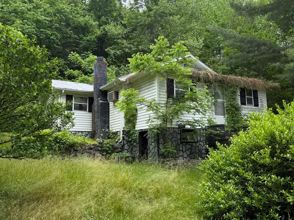 1552 Sugar Pine Ln, Gate City, VA 24251