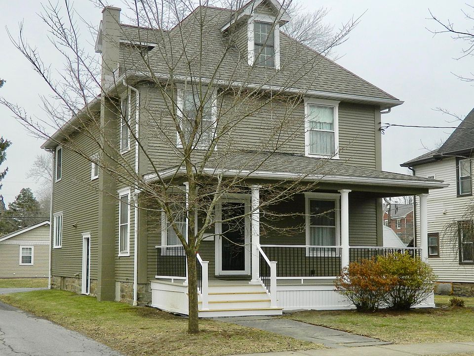 1st image of 209 S Market St