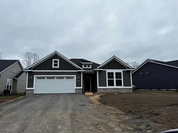 17424 Baltrusol Dr, Spring Lake, MI 49456